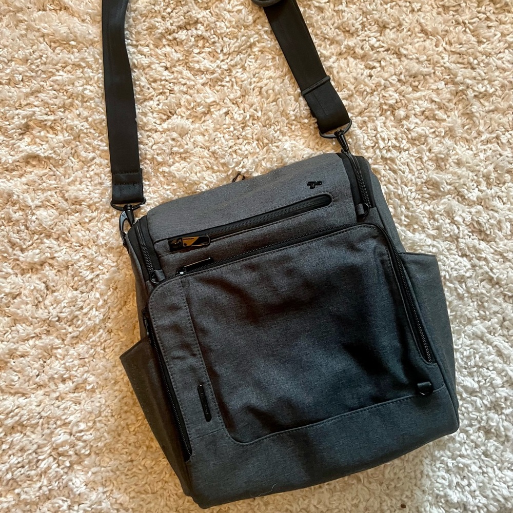 Travelon Charcoal Unisex Tote Messenger Bag - Picture 5 of 13